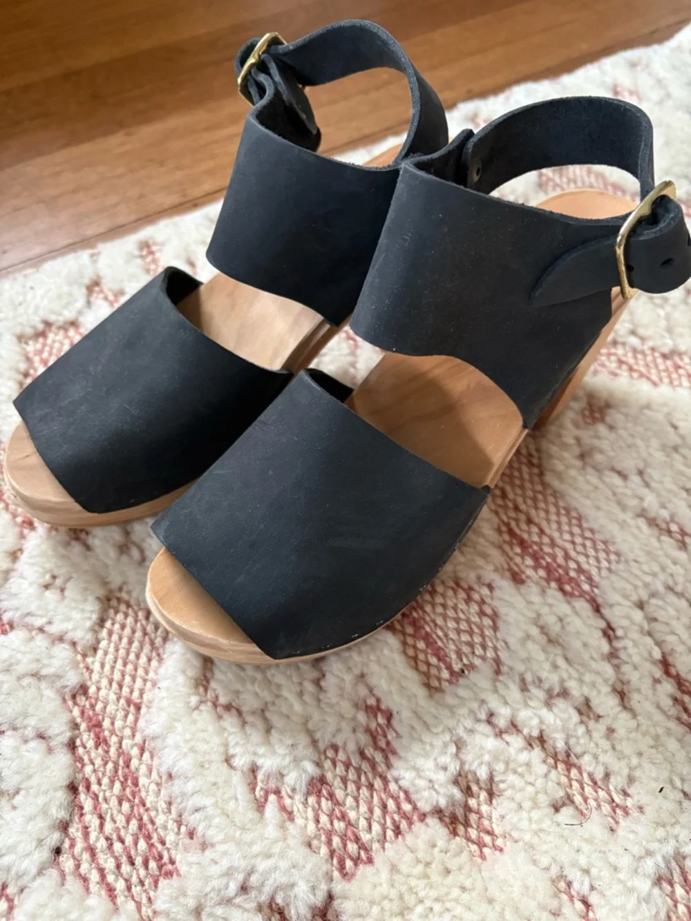 Bryr Miranda Clog
Black Wide-Strap Open-Toe Sandals - Picture 1 of 2